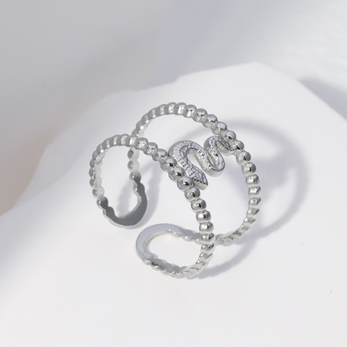 Minimalist Stainless Steel Hollow Out Snake Adjustable opening ring / Bague réglable en acier inoxydable