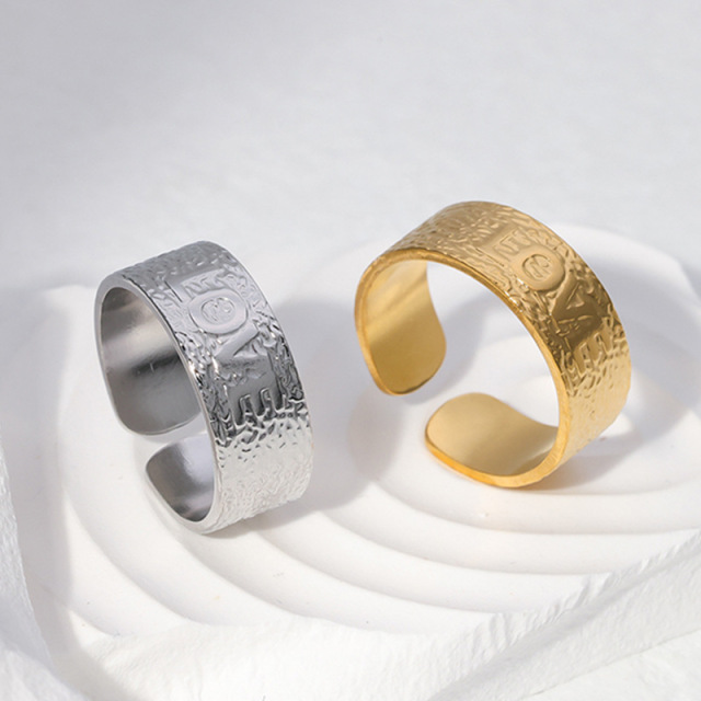 Textured LOVE Embossed Stainless Steel Adjustable Ring / Bague réglable en acier inoxydable