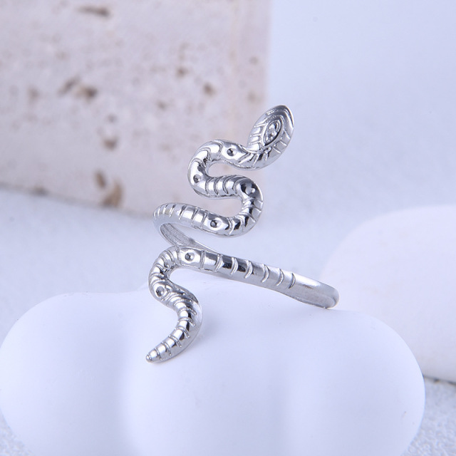 Exaggerated Personality Serpent Stainless Steel Opening Ring / Bague ouverte en acier inoxydable