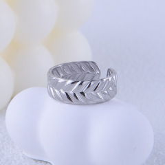 Elegant Textured Feather Wrap Stainless Steel Opening Ring / Bague ouverte en acier inoxydable