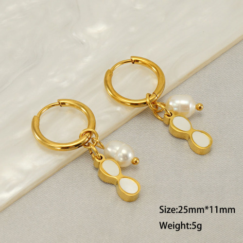 Natural Pearl Figure 8 Earrings in Stainless Steel With 18k Gold Plating