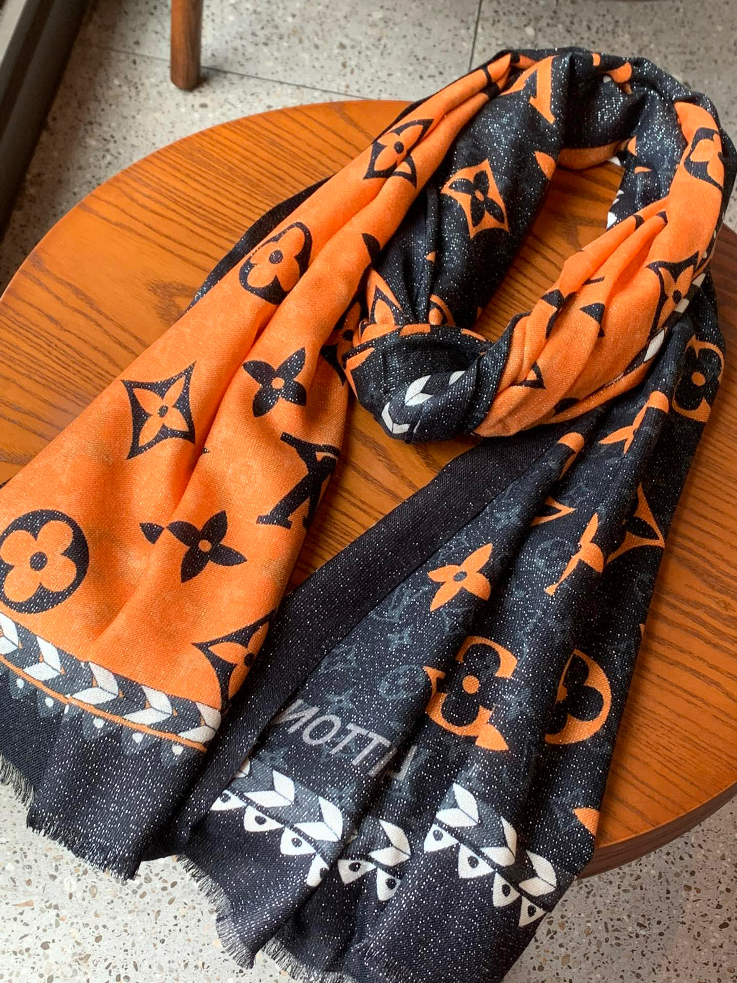 Top grade LV scarf