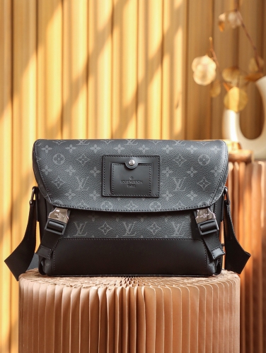 Top grade (SP) LV voyager messager bag 