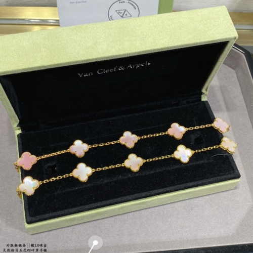 Top grade VCA bracelet