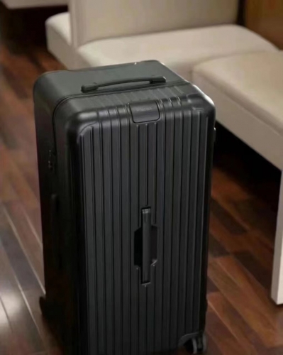 Rimowa Luggage (Matt black）