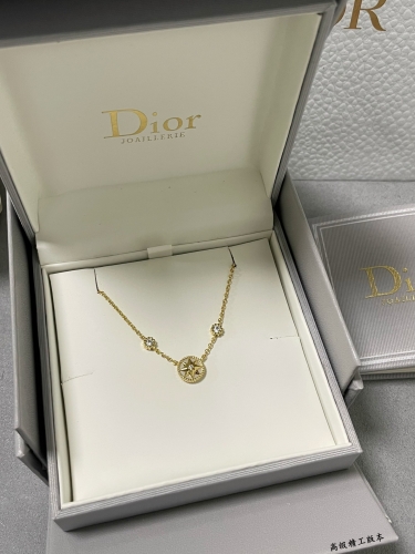 Top grade Dior necklace