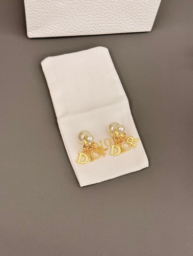 Top grade Dior ear clip