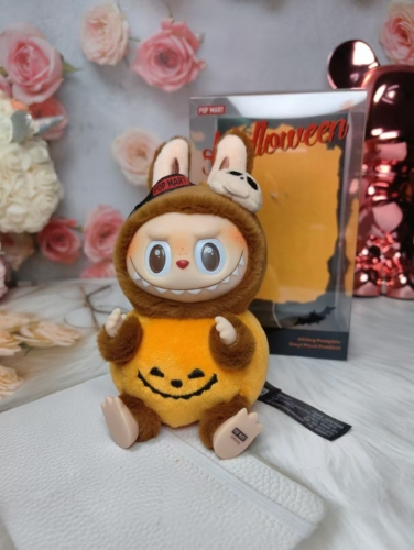 THE MONSTERS - Sitting pumpkin Vinyl Plush pendant