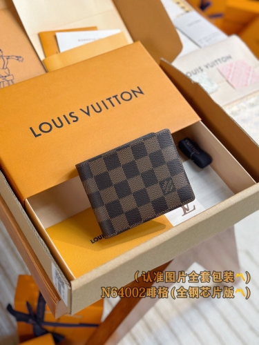 Top grade LV Men wallet (M64002）