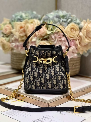 Import boutique C'est Dior small Bag