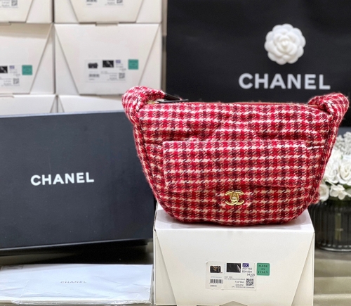 (cc) Chanel 24N ski bag