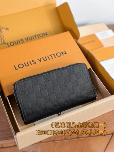 LV wallet M60015