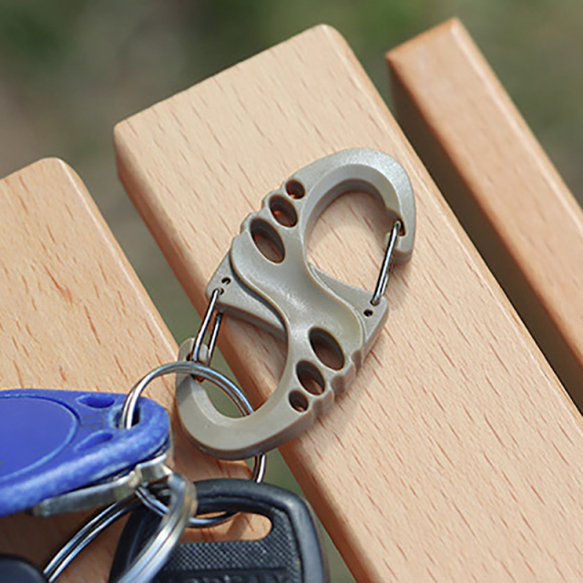 Outdoor Sports Hollowed out Plastic Buckle Keychain for Camping Hiking
