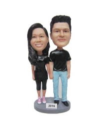 Personalized couple bobbleheads from photo