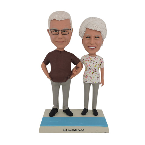 Casual couple bobbleheads