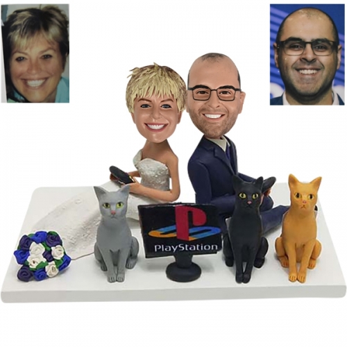 Custom wedding bobbleheads groom and bride playing games