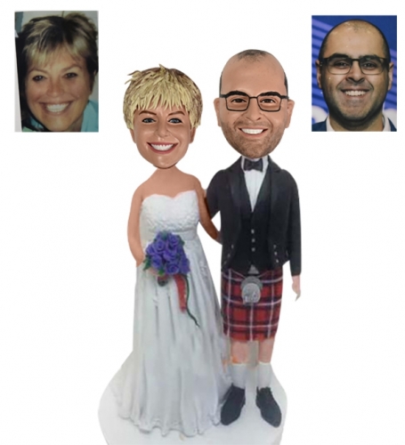 Wedding bobbleheads with groom in kilt