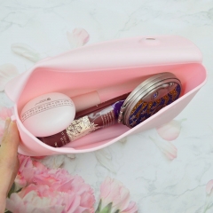 Multi-Purpose Silicone Clutch – Magnetic, Waterproof, Durable & Easy to Clean，Cosmetic Bag & Phone Holder
