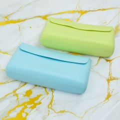 Multi-Purpose Silicone Clutch – Magnetic, Waterproof, Durable & Easy to Clean，Cosmetic Bag & Phone Holder