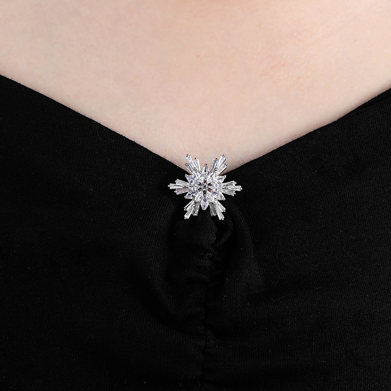 28mm Super Shiny Snowflake AAA Cubic Zirconia Crystal Brooch and Button Cheap Wholesale