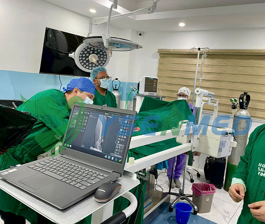 YSX056-PE portable digital x-ray unit in use during surgery in a Guatemalan hospital