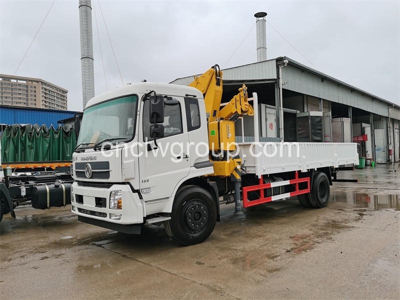 Dongfeng Boom Truck with XCMG 5 ton Crane