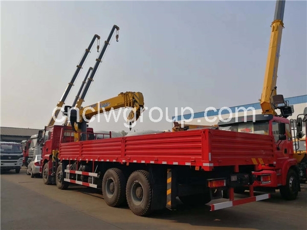 SHACMAN 8x4 12 Ton Truck Mounted Crane