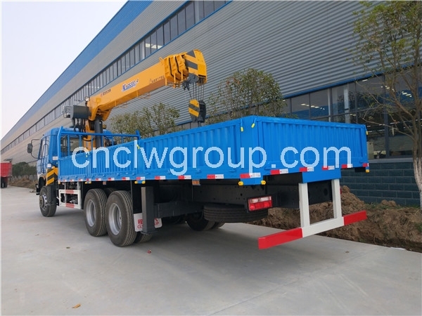 Boom Truck with 12 Tons Telescopic Crane