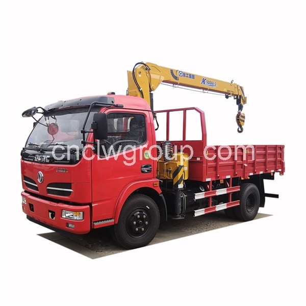Dongfeng 4x2 Truck mounted XCMG 3.2 Ton Crane