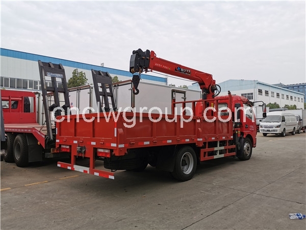 Dongfeng 4x2 Truck mounted 5 Ton Crane