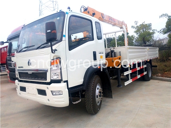 HOWO 4x2 Boom Truck with 4 Tons Crane