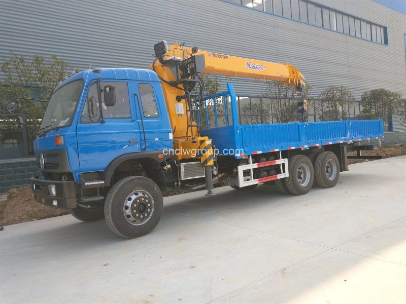 Boom Truck with 12 Tons Telescopic Crane