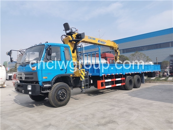 Dongfeng 6x4 Truck with XCMG 10 Tons Boom Crane