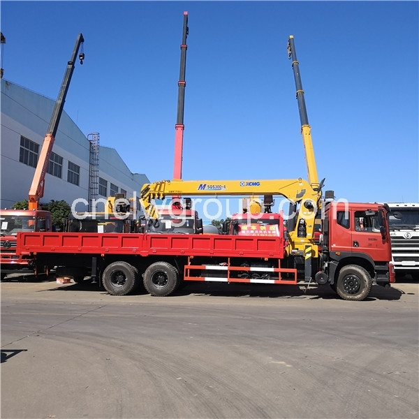 10 Wheeler Boom Truck with XCMG 12 Ton Crane