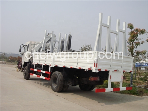 Dongfeng 4x4 5-tons Boom Truck with Electric Pole Carrier