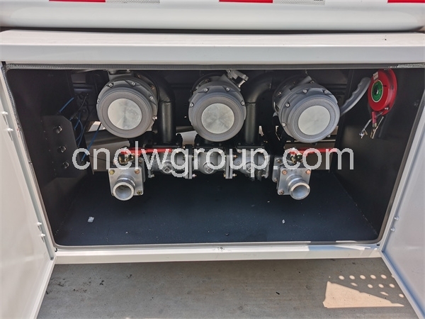 Dongfeng 6,000 liter Refuel Truck