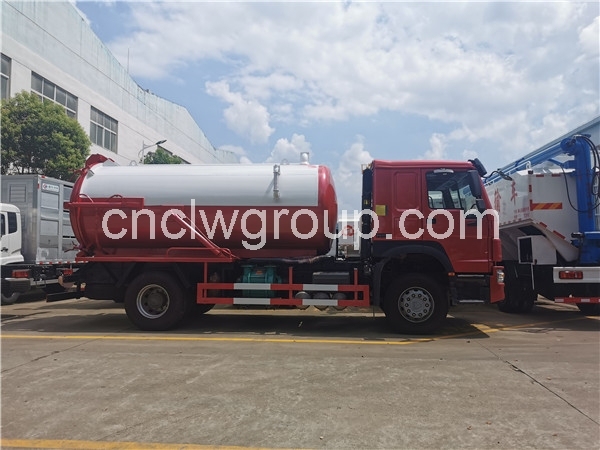 HOWO 12m3 Vacuum Sewage Suction Truck