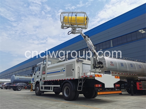 SHACMAN Tunnel Wall Cleaning Truck