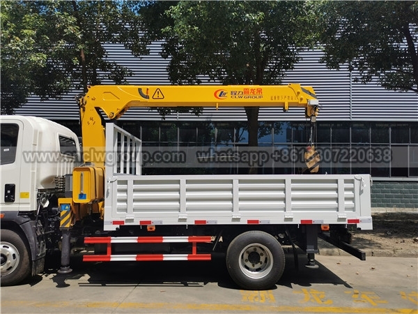 HOWO 3.2 Ton Boom Truck with Crane