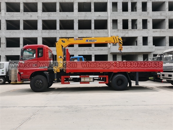 Dongfeng 4X4 Truck Mounted 6.3 Tons Crane