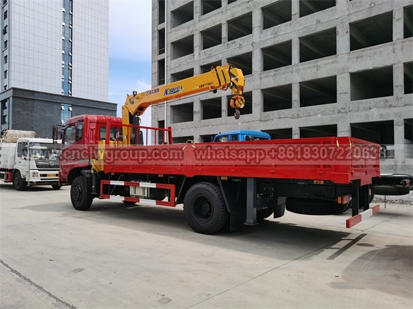 Dongfeng 4X4 Truck Mounted 6.3 Tons Crane