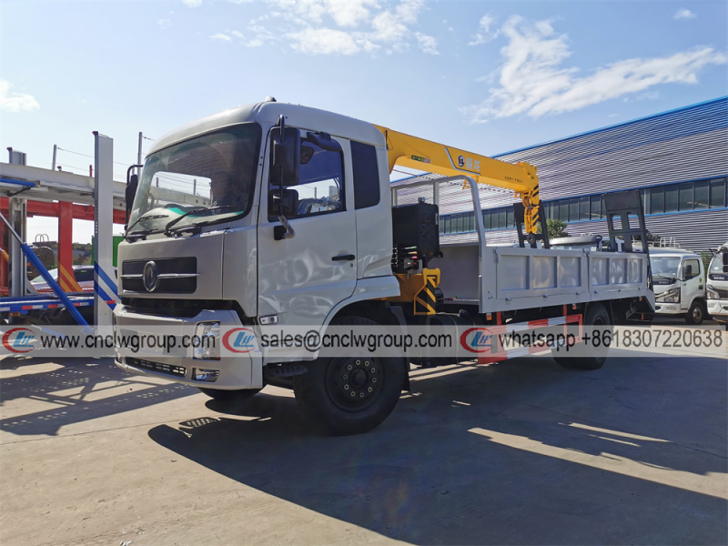 Dongfeng RHD flatbed truck with crane
