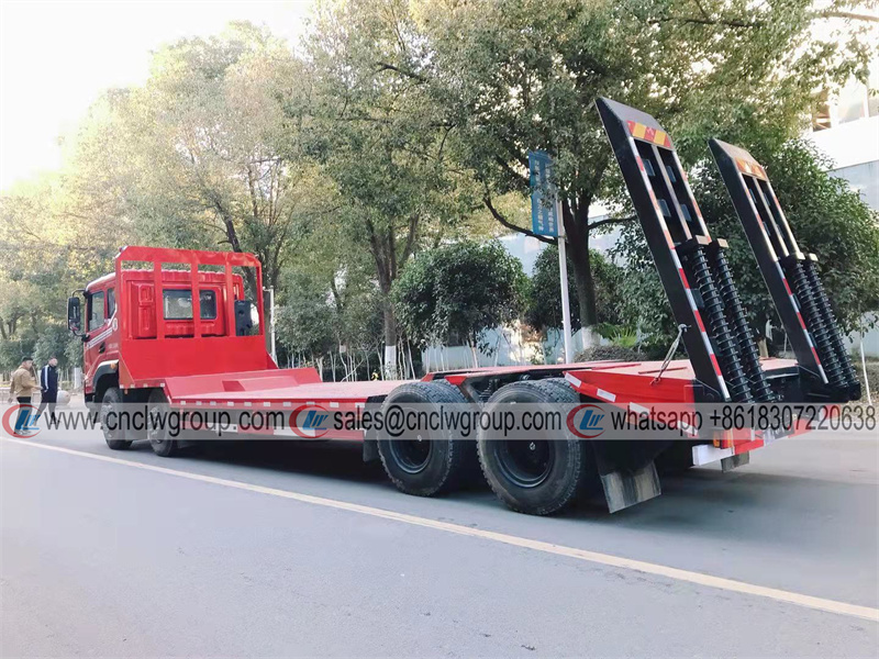 Dongfeng 8x4 30~40 Tons Concave Beam Low Bed Truck