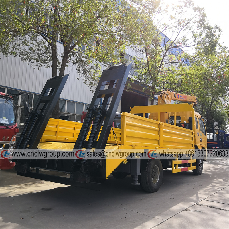 Dongfeng 5 tons flatbed truck with 3.2 ton crane