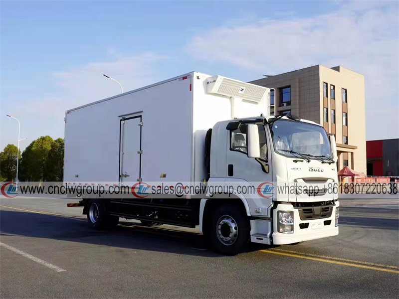 ISUZU GIGA VC61 6.8m Refrigerated Truck Freezer Van Reefer Truck