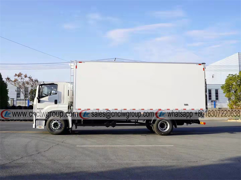 ISUZU GIGA VC61 6.8m Refrigerated Truck Freezer Van Reefer Truck