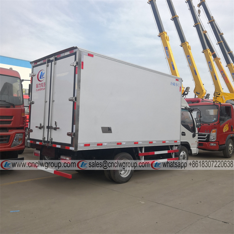 JAC 16ft 3~5 ton small refrigerated truck freezer vans for sale