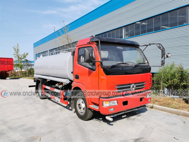 Dongfeng RHD 6000 liter New Water Sprinkler Truck Cost Efficient Water Tank Trucks