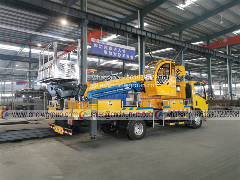 NEW DESIGN ISUZU 26m Telescopic Aerial Work Manlift Basket Truck Good Price