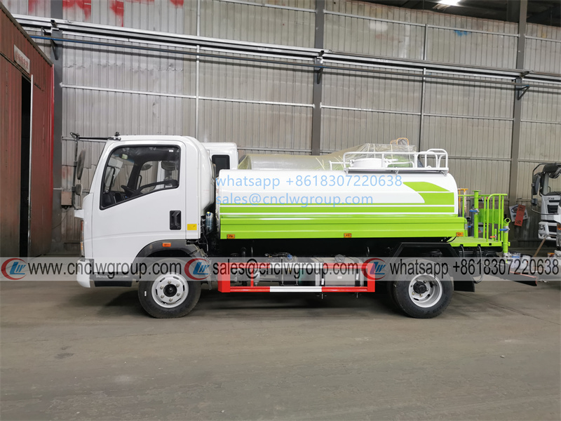 HOWO 5m3 Small Water Sprinkler Tank Water Bowser Truck for sale